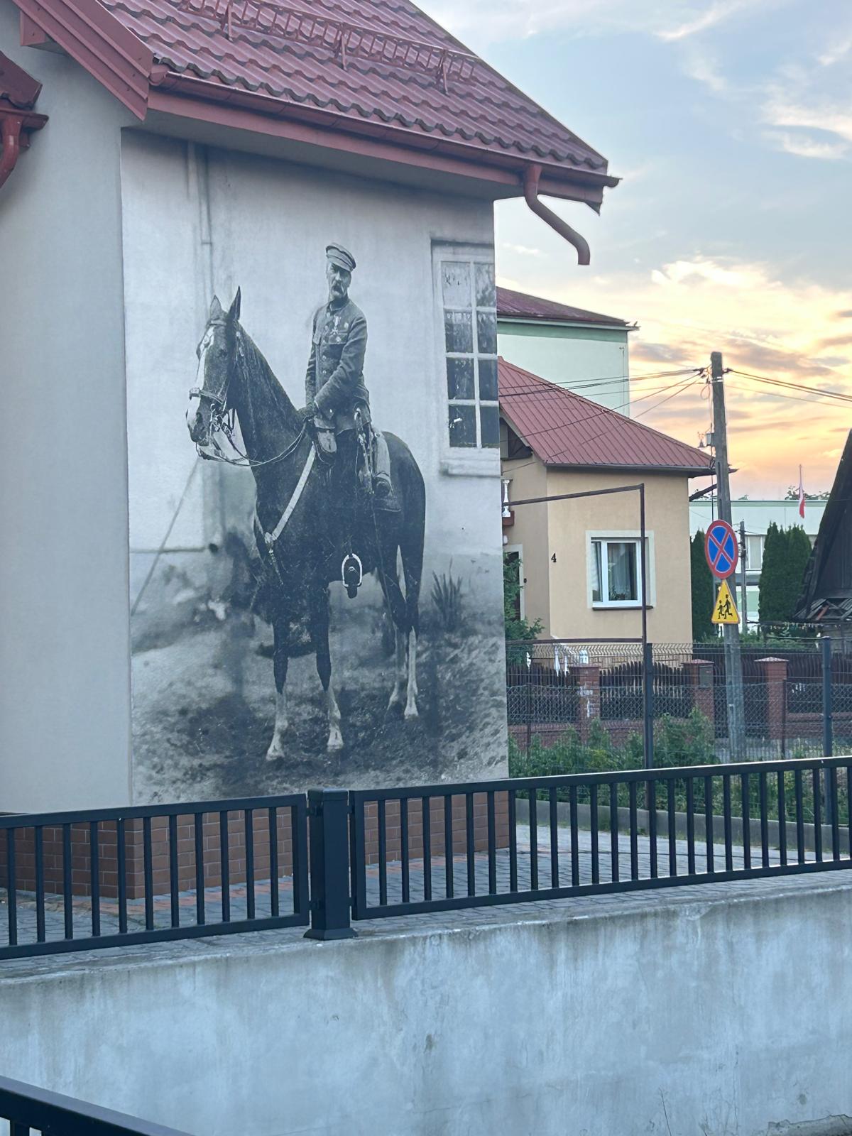 Mural Józef Piłsudski na Kasztance w Leżajsku , realizacja SmartFresk techniką DTS
